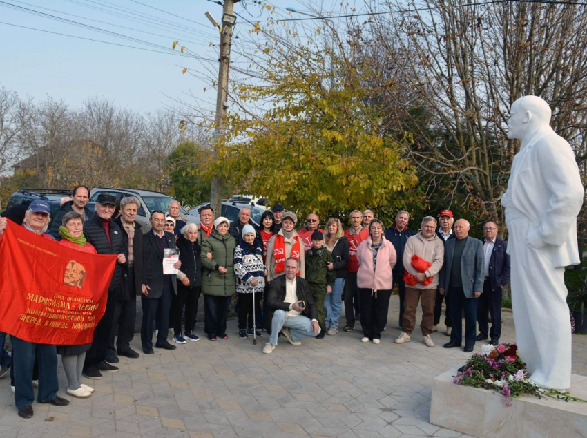 Спасенный в 90-е памятник Ленину торжественно открыли на Кубани
