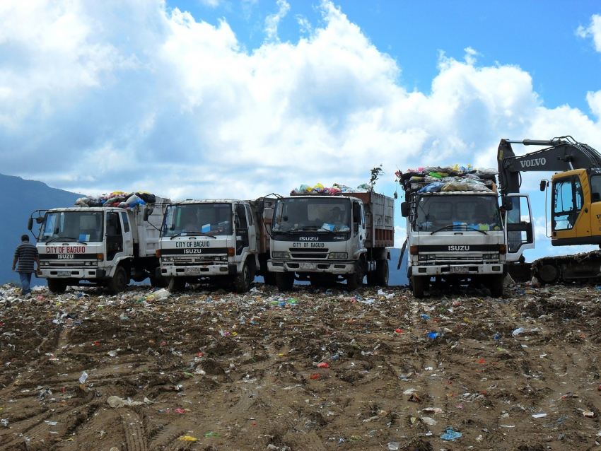 Специалисты служб по сортировке мусора необычно поздравили губернатора Кубани 