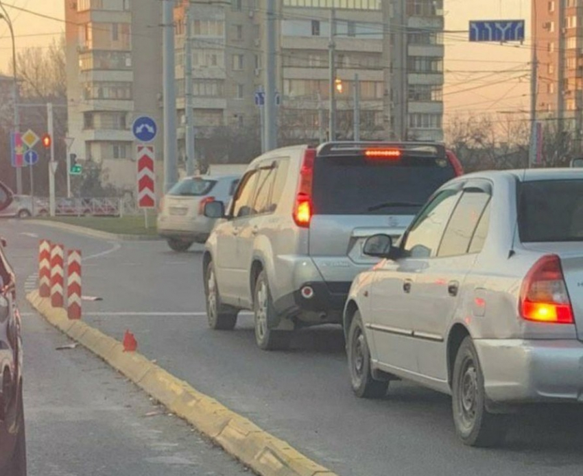На дорожные разделители в Краснодаре потратили 3,2 млн рублей