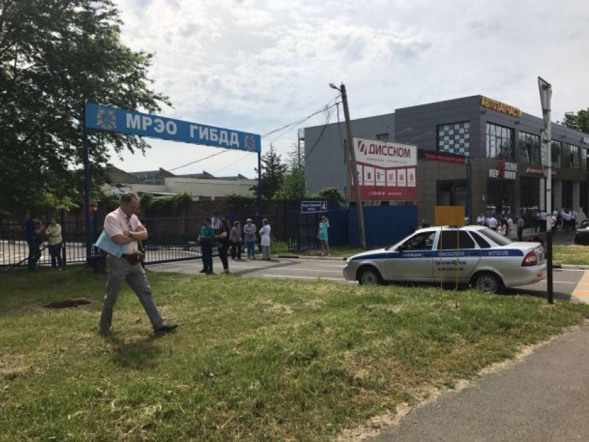  В Краснодаре эвакуировали МРЭО на улице Лизы Чайкиной 