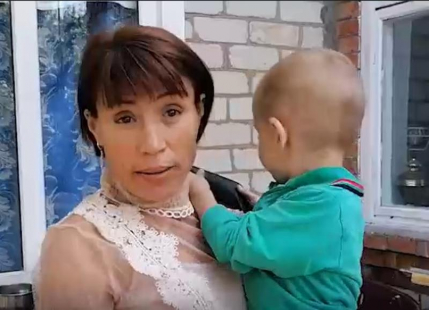 Жители Усть-Лабинска помогли погорельцам купить дом