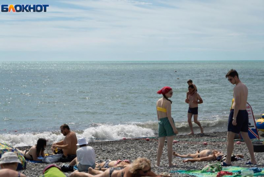 Лето, солнце, море, ад!»: что приходится пережить туристам на распиаренных пляжах Краснодарского края