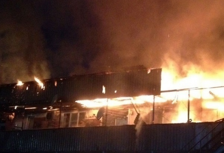 В Сочи эвакуировали жильцов из горящего дома