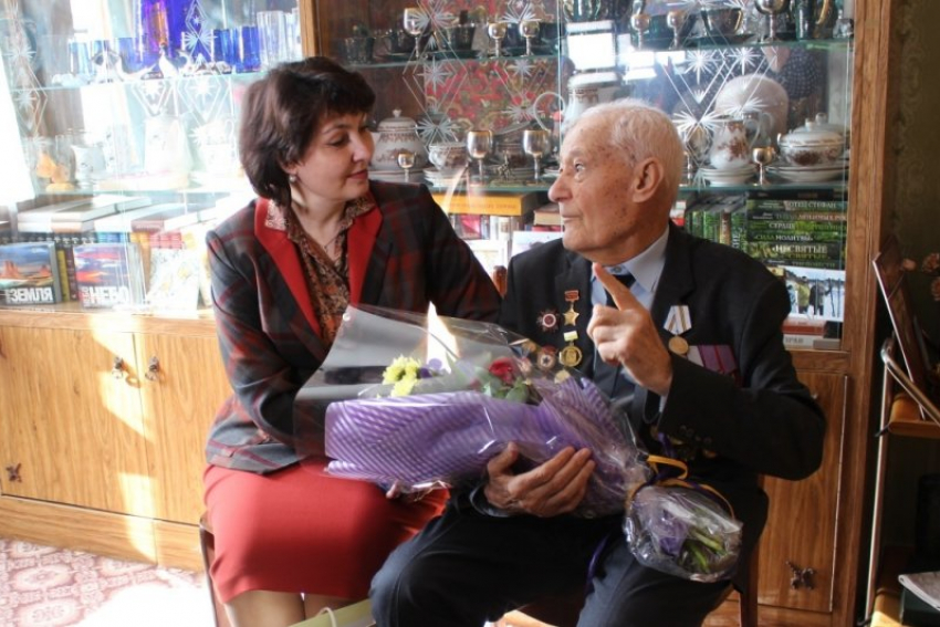  Ветерану Великой Отечественной войны вручили знак «Почетный гражданин города Краснодара» 
