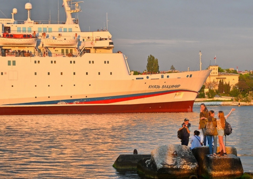 Лайнер «Сочи-Крым» сломался не выходя из порта