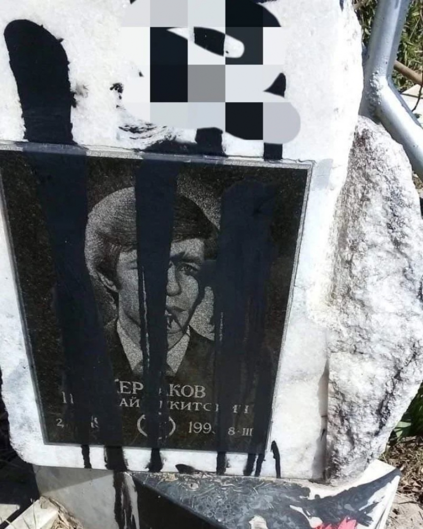 Полиция проверяет информацию об осквернении надгробий свастикой в Краснодаре