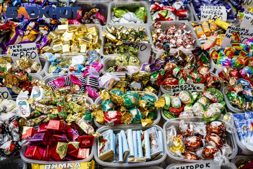 Мэрия Краснодара закупит 17 тысяч сладких подарков к Новому году