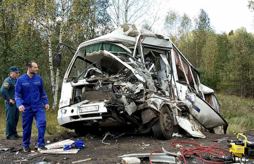 Виновником аварии с автобусом в Ярославле, где погибли 7 человек, назвали водителя фуры с Кубани