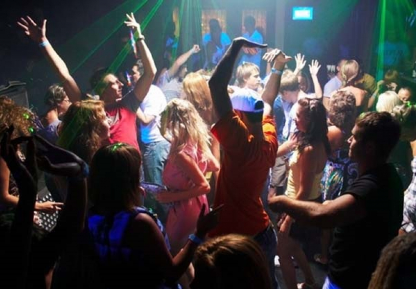 В ночном клубе Геленджика ухажер обокрал свою пассию 