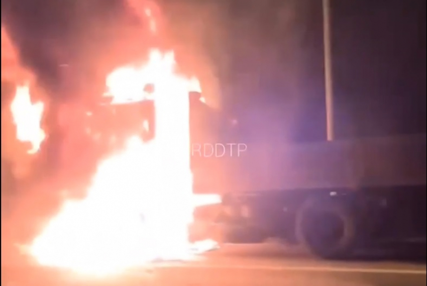 Грузовик в Краснодаре загорелся из-за взрыва баллона с газом, есть пострадавшие
