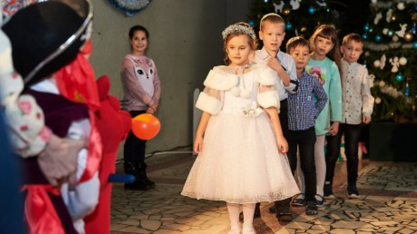 В Краснодаре запретили новогодние утренники в школах и детсадах