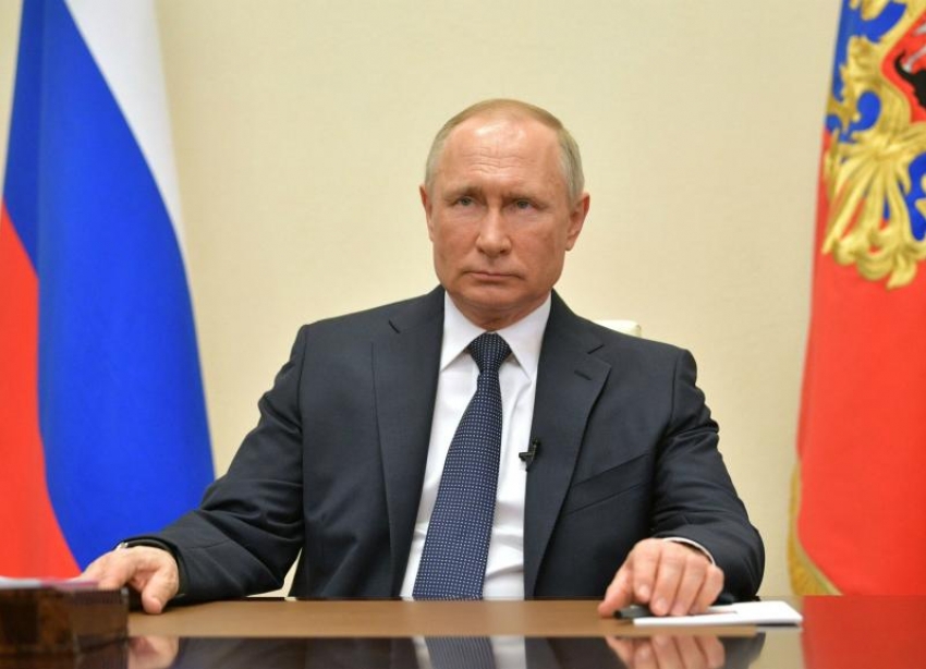 «Пик еще не пройден»: Путин продлил режим самоизоляции в России