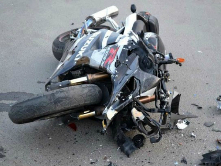 В Краснодаре мотоциклист разбился насмерть в аварии с участием «четырнадцатой»
