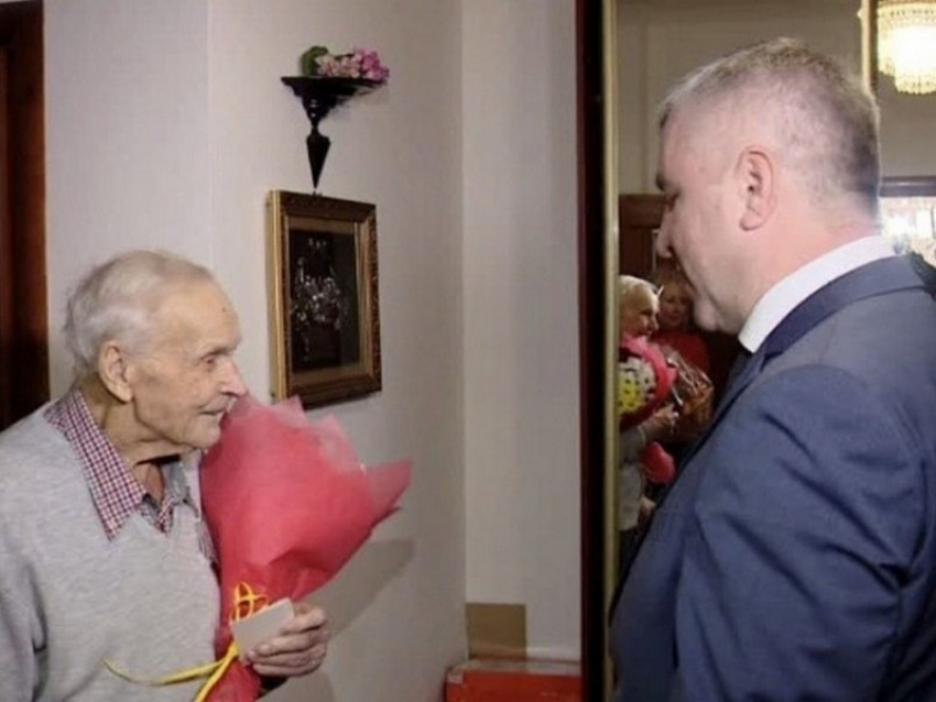  Ветеранам Великой Отечественной войны в Краснодаре вручили медали 