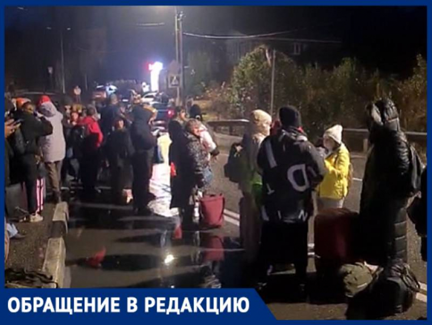"Как собак людей выгнали на улицу": краснодарка об эвакуации РЖД малышей и раненых из поезда у Сочи