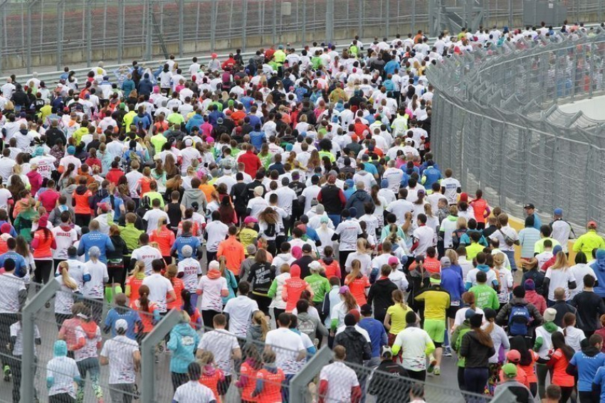 В Сочи на полумарафоне пробежали более 3500 человек из 29 стран