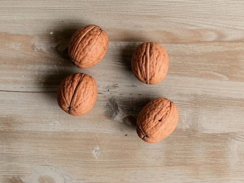 «Волшебный» орех и камень-оберег выставили на продажу в Краснодаре