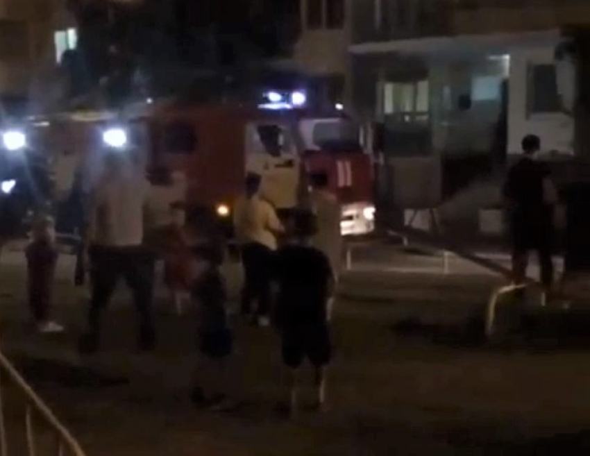 Массовая эвакуация прошла в Краснодаре из-за возгорания жилого дома