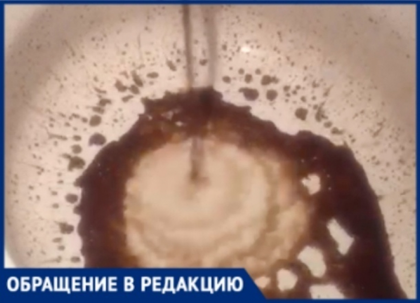 «Стирать удается через раз», - «шоколадная» вода льется из кранов у жителей КМР