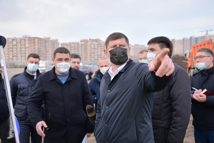 Элитная вилла у Черного моря и яхта: как живет и чем владеет подозреваемый в коррупции мэр Краснодара 