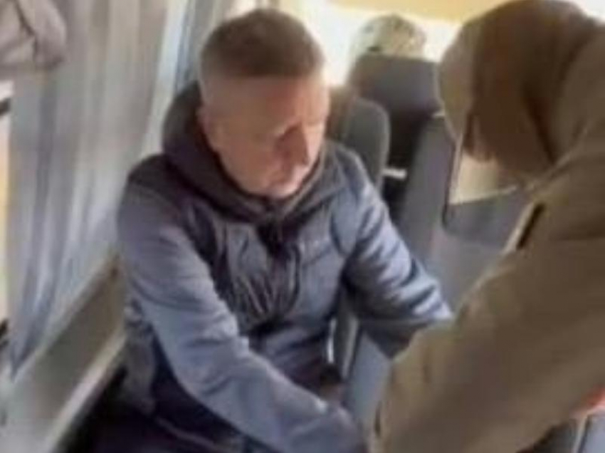 Главу Крымского района Кубани заковали в наручники