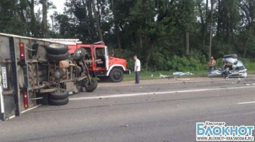 В Краснодарском крае в аварии погибло два пассажира