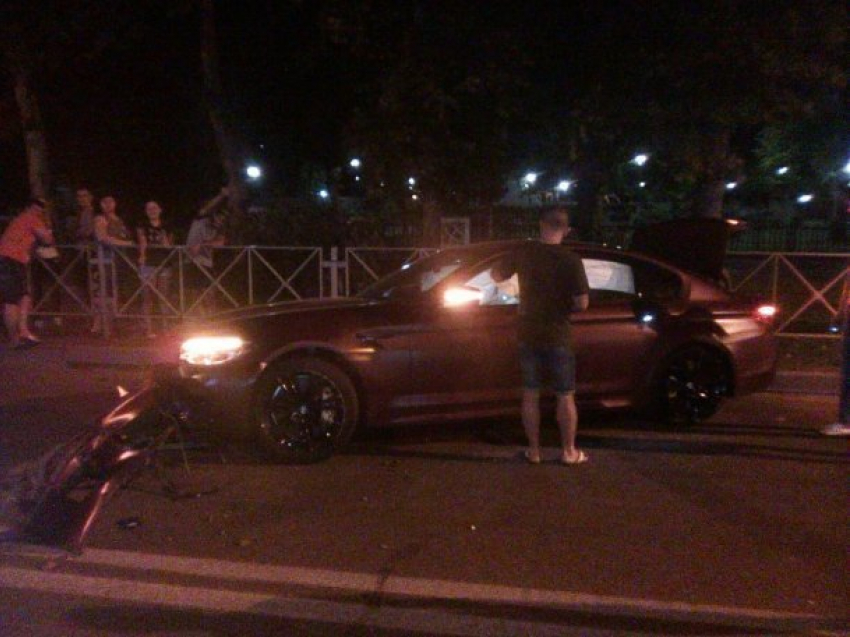  Нападающий «Краснодара» Смолов попал в ДТП и разбил редкую дорогую машину 