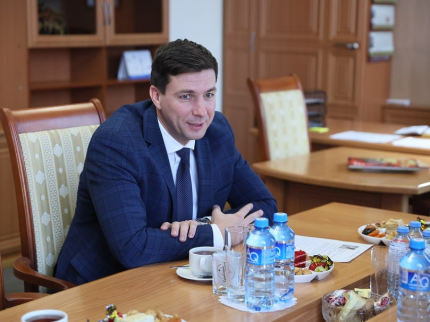 Некабинетный чиновник с медиапрошлым: чем занимался ушедший в отставку вице-губернатор Кубани 