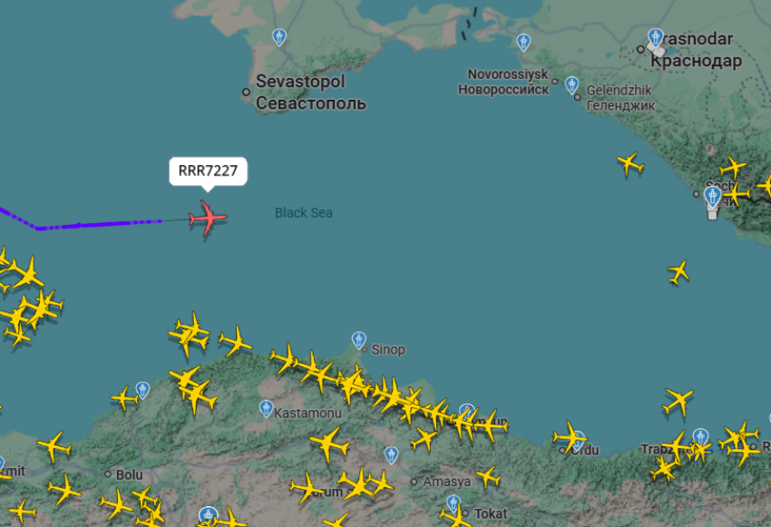 Британский самолёт-разведчик летит над морем к Краснодарскому краю