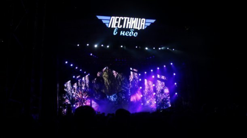 На «Лестнице в небо» под Краснодаром исполнили одноименную песню: Видеотчет с крупнейшего рок-концерта 