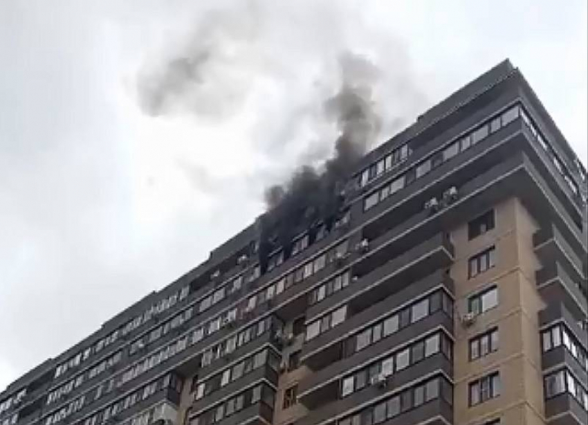 Более 20 человек спасли при пожаре в краснодарской многоэтажке