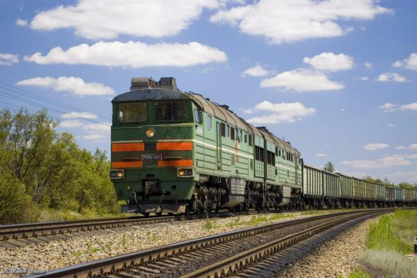 Поезд Москва-Анапа насмерть сбил женщину в Крымском районе