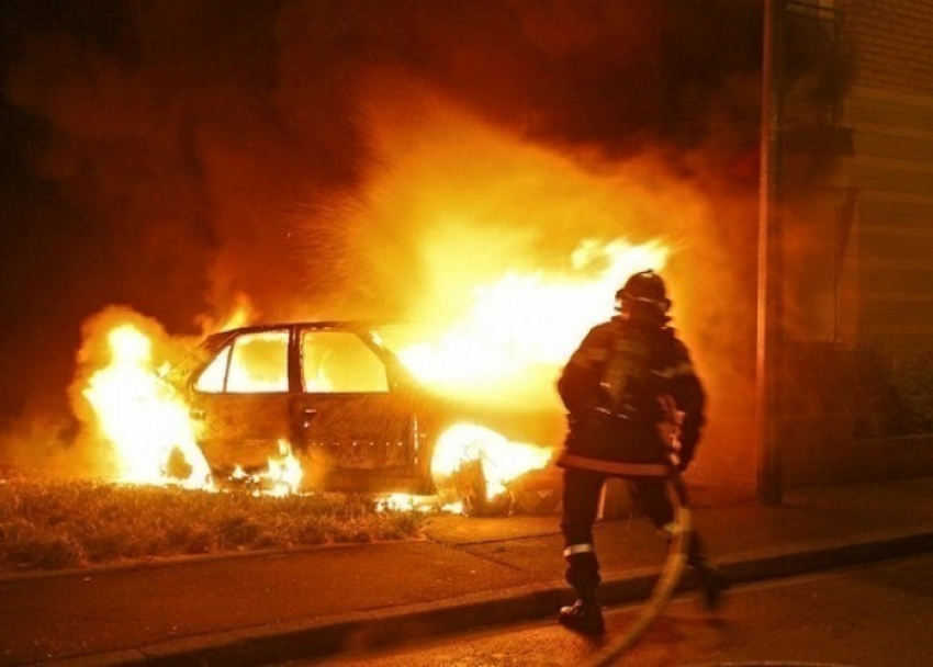  Припаркованный автомобиль сгорел в Тимашевске