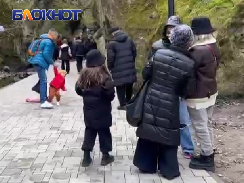 Туристы и краснодарцы устроили столпотворения в Горячем Ключе