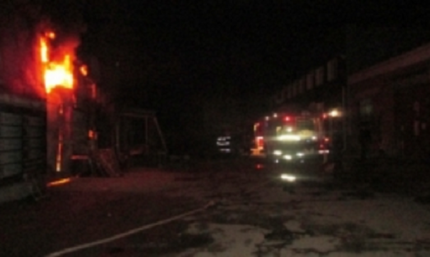 В Краснодаре на улице Чехова сгорел склад