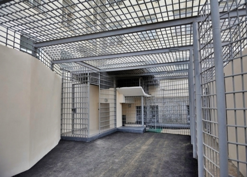 Сокамерник обокрал друга, освободившись на день раньше него 