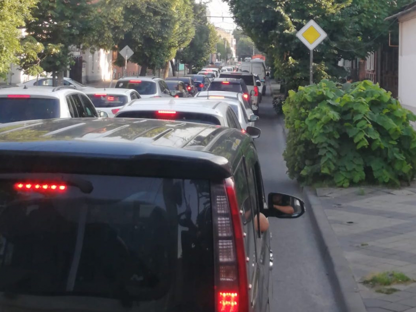  Краснодар встал в 8-балльные пробки