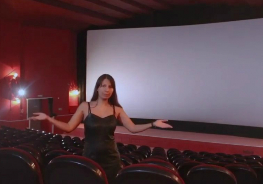 «Где логика?!» - сотрудница закрытого кубанского кинотеатра просит разрешить им работать
