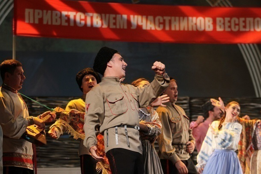 Комедией «Кубанские казаки» открылся 98-й сезон Краснодарского Театра драмы