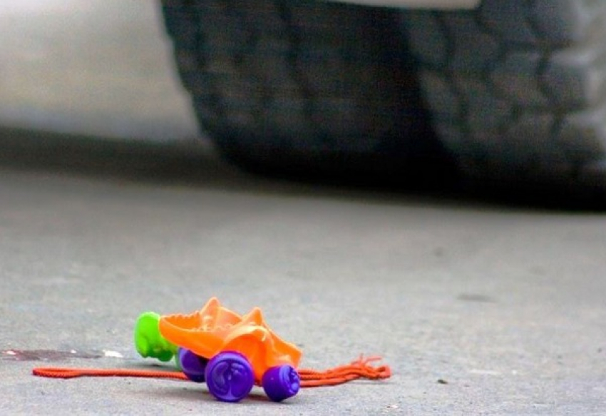 На Кубани возбудили дело по факту гибели семьи в ДТП 