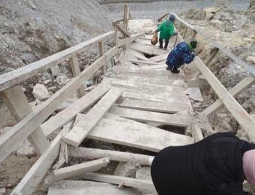 На Кубани оползень разрушил знаменитую лестницу «400 ступеней к морю»