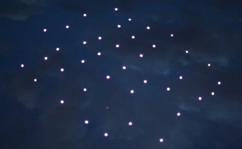 В Сочи случайные очевидцы запечатлели в небе над городом НЛО