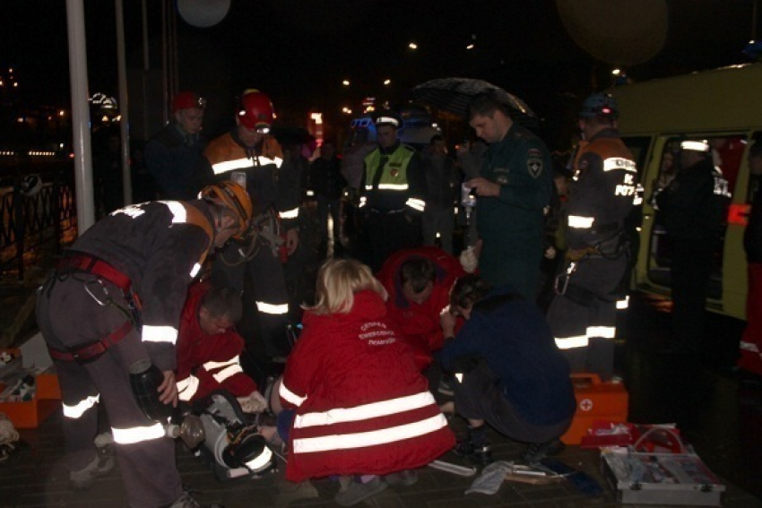 В Сочи спасатели эвакуировали из реки девушку