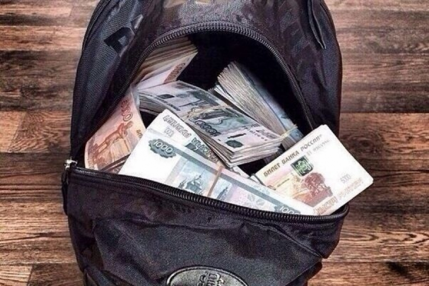В Ейске продавец украл сумку с деньгами у покупателя