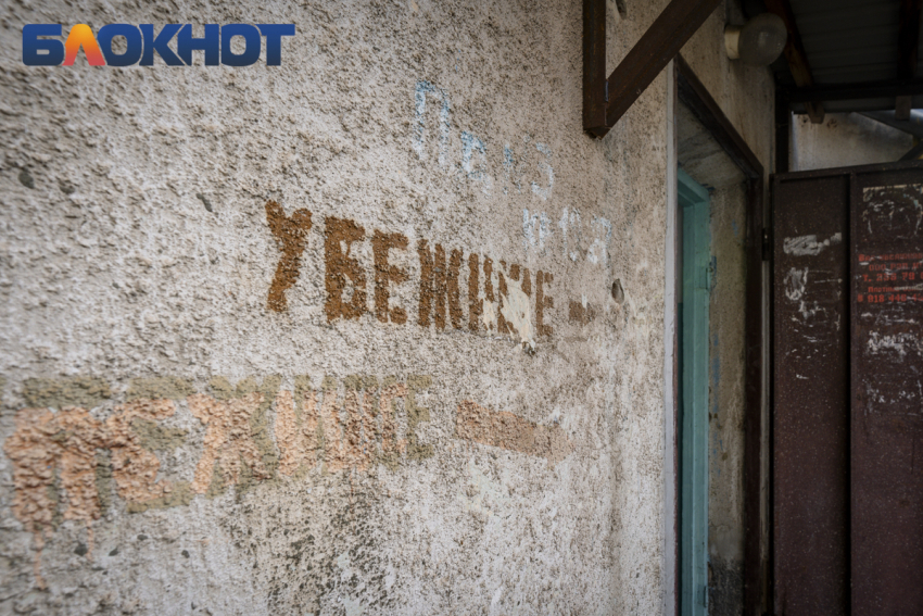 Повреждены окна школ и линии электропередачи: обломки БПЛА упали в двух районах Кубани