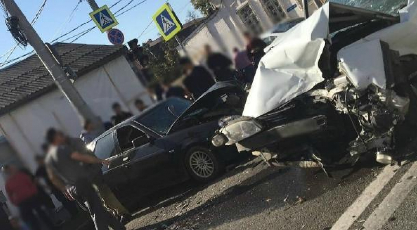 В ДТП в центре Краснодара пострадали два человека 