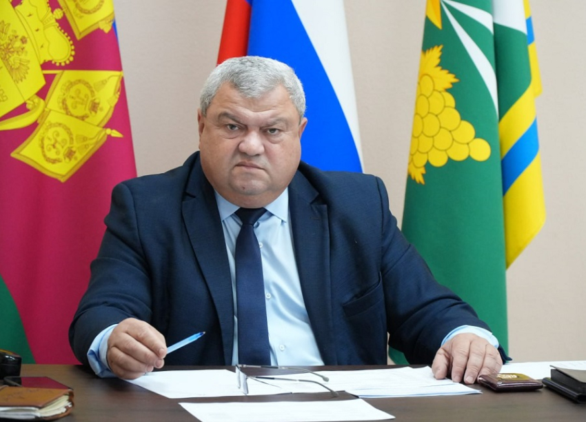 Станислав Казанжи отказался от кресла главы Крымского района
