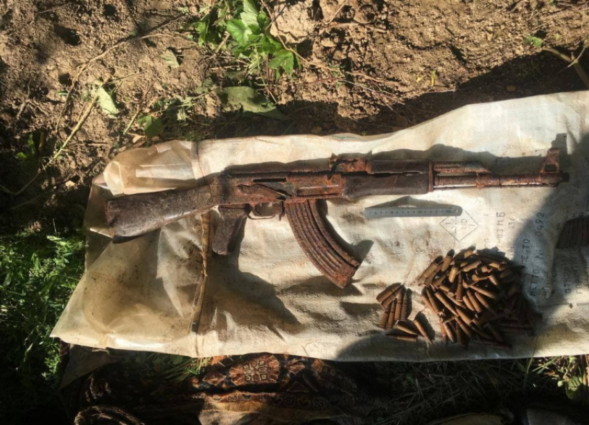 В Сочи нашли схрон с оружием недалеко от границы с Абхазией 