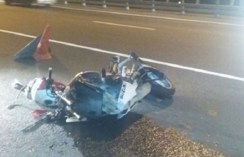 В центре Сочи разбились водитель мотоцикла и его пассажир