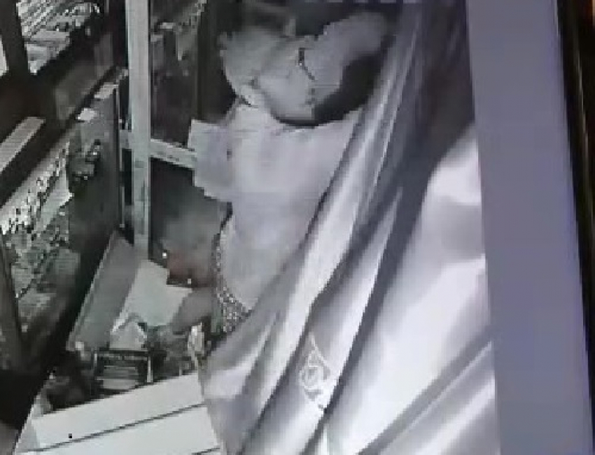 Две недели безнаказанно грабят сеть кофеен в Краснодаре